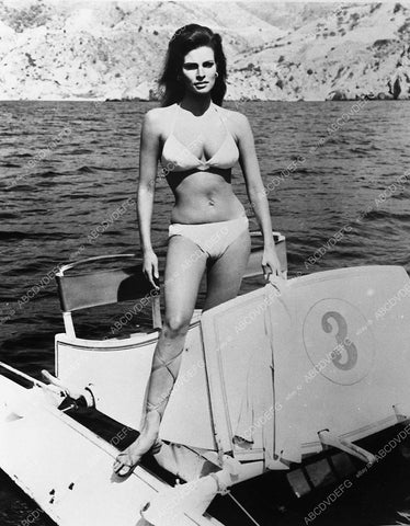 sexy Raquel Welch goes for boat ride film Fathom 410-22 - 0410-022
