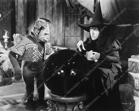 Margaret Hamilton and flying monkey film The Wizard of Oz 425-29 - 0425-029