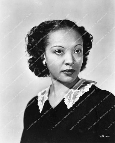 pretty Theresa Harris - 1946 film Smooth as Silk - 0432-007