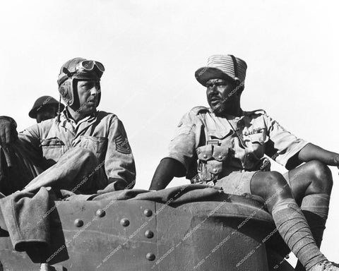 Humphrey Bogart, Rex Ingram - 1945 film Sahara - 0432-014