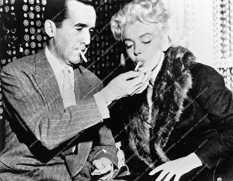 Marilyn Monroe gets cigarette light from Edward R Morrow - 0433-030