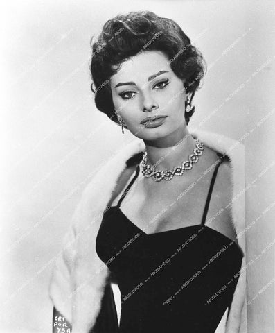 Sophia Loren in diamonds and fur - 0440-014