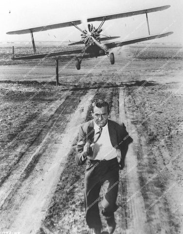 Cary Grant running from the cropduster - 1959 film North by Northwest - 0441-002
