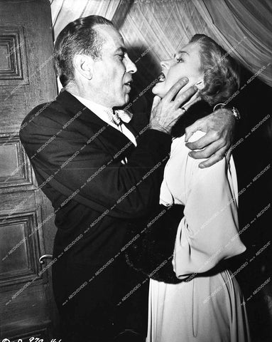 Humphrey Bogart, Gloria Grahame - 1950 film In a Lonely Place - 0448-023