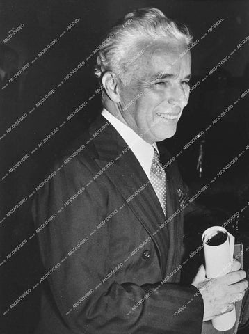 candid Charles Chaplin - 1944 - 0451-020