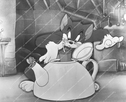 animated characters Tom & Jerry - 1943 cartoon film The Yankee Doodle Mouse - 0451-026