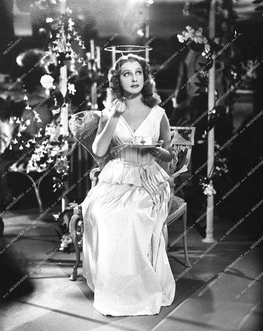Jeanette MacDonald behind the scenes eating a piece of cake - 1942 film I Married an Angel - 0454-002