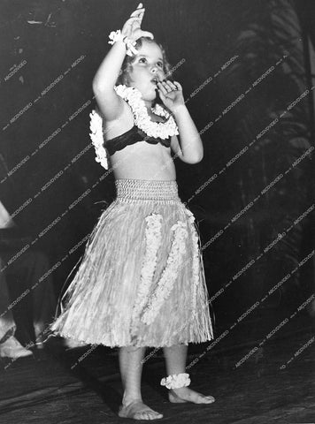 Shirley Temple doing a hula dance - 0457-016