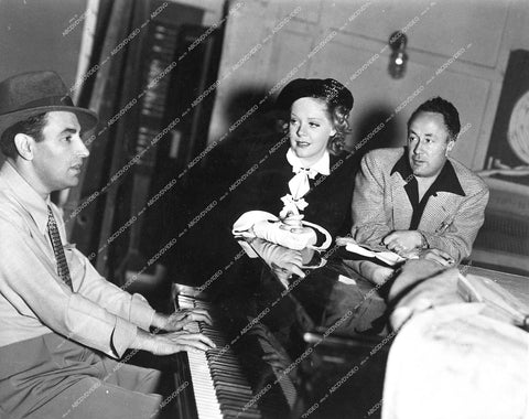 Alice Faye and Director Sidney Lanfield at music rehearsel circa 1936 - 0460-005