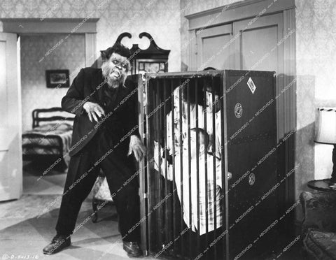 3 Stooges Moe, Larry, Curly, Duke York as the werewolf man - 1944 short subject film Idle Roomers - 0461-001