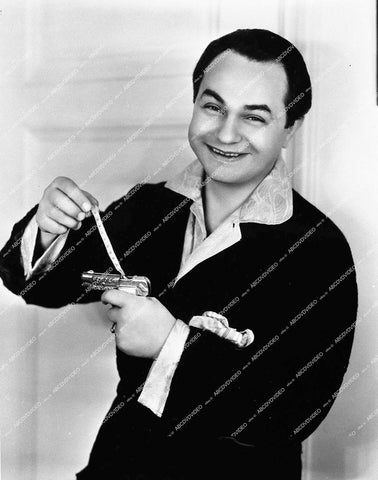 Edward G Robinson and cool toy cap gun - 0461-020