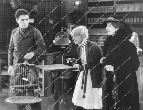 Lon Chaney Sr, Victor McLaglen, Carrie Daumery - 1925 silent film The Unholy Three - 0461-025
