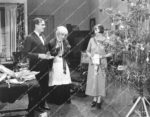 Lon Chaney Sr, Mae Busch, Matt Moore - 1925 silent film The Unholy Three - 0461-027