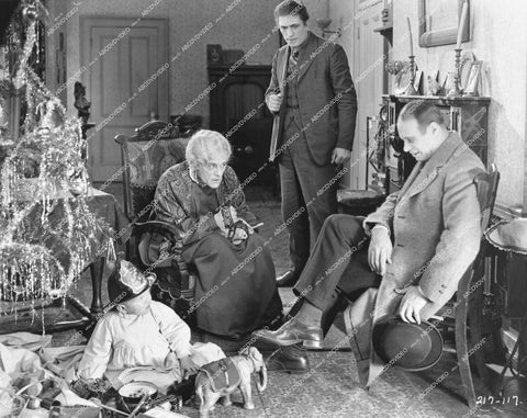 Lon Chaney Sr, Victor McLaglen, Harry Earles, Matthew Betz - 1925 silent film The Unholy Three - 0461-028
