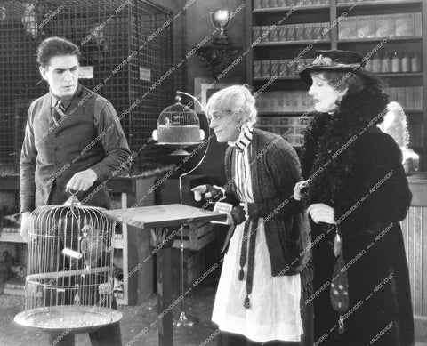 Lon Chaney Sr, Victor McLaglen, Carrie Daumery - 1925 silent film The Unholy Three - 0461-031