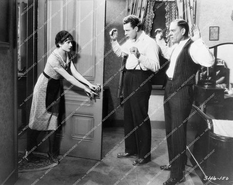 Lon Chaney Sr, Marceline Day, James Murray - 1928 silent film The Big City - 0462-005