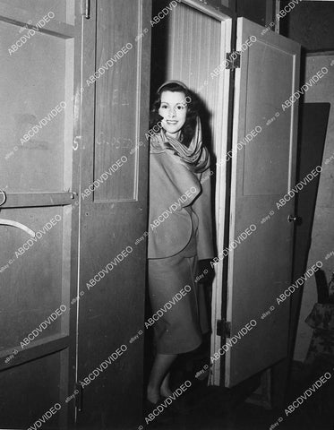 candid Frances Dee at her dressing room - 11001-016