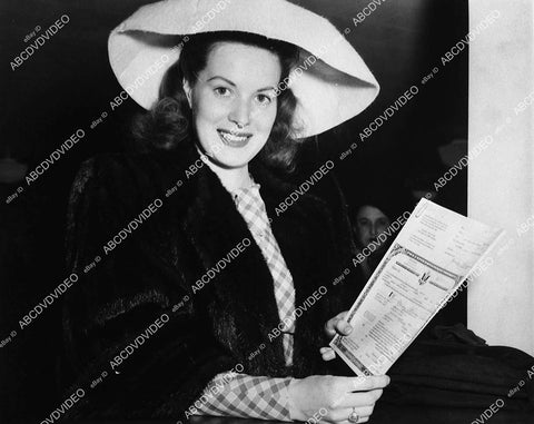 candid Maureen O'Hara w U.S. Treasury bonds I think - 11002-028