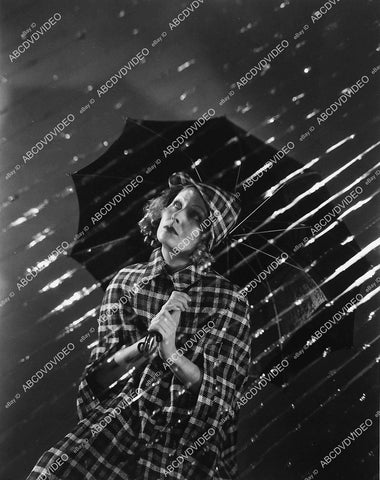 Lillian Harvey portrait w umbrella and rain - 11006-024