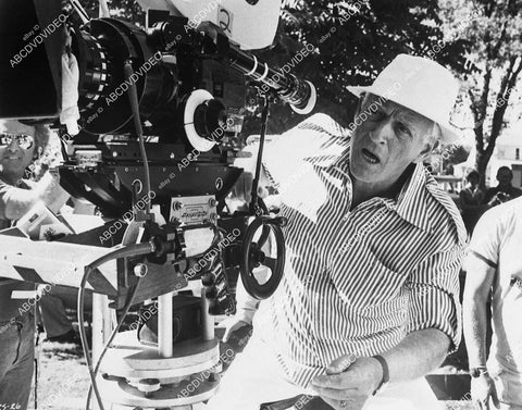 candid director Stanley Kramer on location - 11007-006