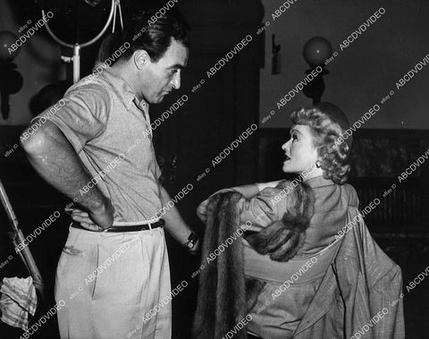 director Stanley Kramer w Marlene Dietrich on set film Judgement at Nuremberg - 11007-009