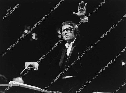 music Andre Previn conducting the orchestra - 11008-012