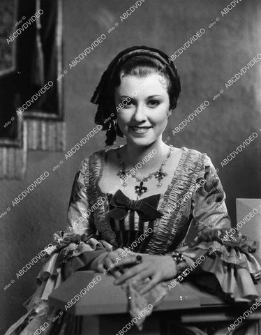 pretty Margaret Lindsay portrait - 11012-006