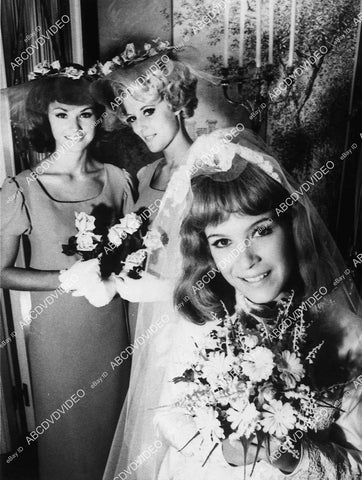 Linda Henning, Lori Saunders, Meredith MacRae TV Petticoat Junction wedding ep - 11014-001