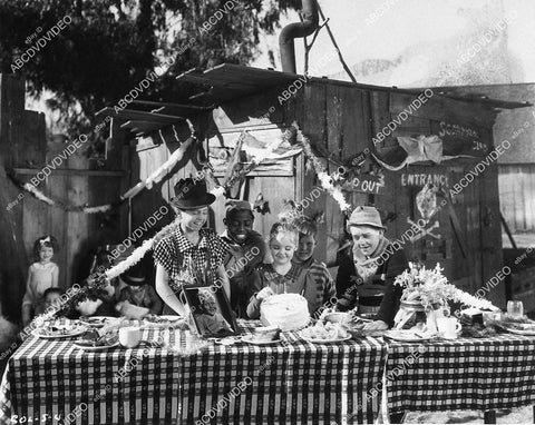 Mickey Rooney, Shirley Jean Rickert w birthday cake & the kids Mickey McGuire short film - 11015-019