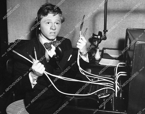 Mickey Rooney having trouble w the telephone switchboard - 11015-020