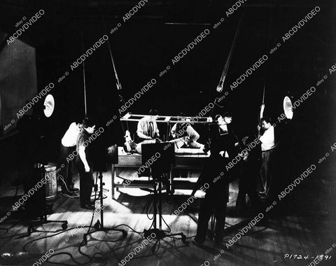 Max & Dave Fleischer Studios filming rotoscope live action cartoon film Gulliver's Travels - 11023-024