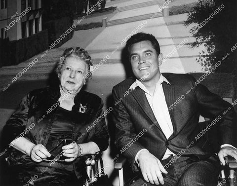 candid Jeffrey Hunter & silent film star Gretchen Hartman - 11028-021