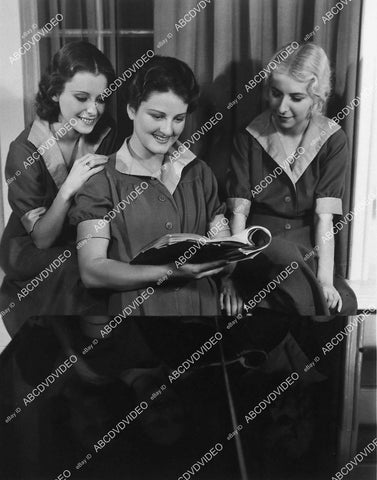 candid Frances Rich, Marian Hall, and Rhoda somebody daughters of actresses - 11030-005