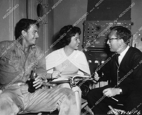 candid Cliff Robertson, Gia Scala, producer Charles Schneer all have a coke Film Battle of the Coral Sea - 11030-012