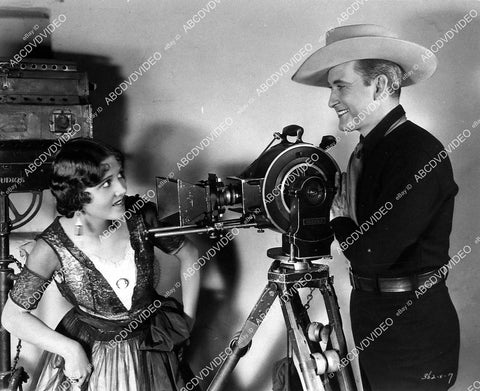Tim McCoy & Sylvia Beecher play w old movie camera on set silent film Beyond the Sierras - 11030-033