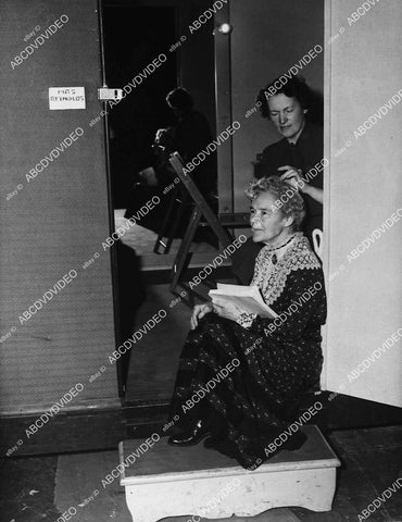 candid Adeline De Walt Reynolds w makeup lady - 11031-018