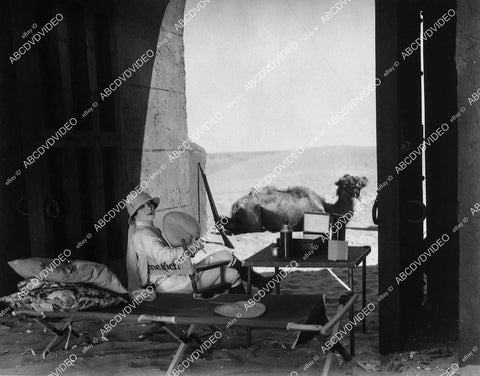 candid Irene Rich relaxes on set in her pith helmet - 11031-028
