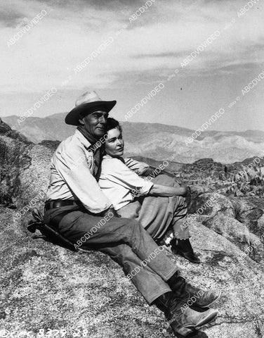 Randolph Scott, Maureen O'Sullivan film The Tall T - 11033-003