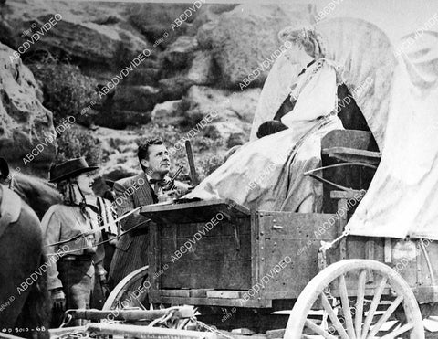 Gail Davis, Russell Hayden, Christine Larson film Valley of Fire - 11033-016