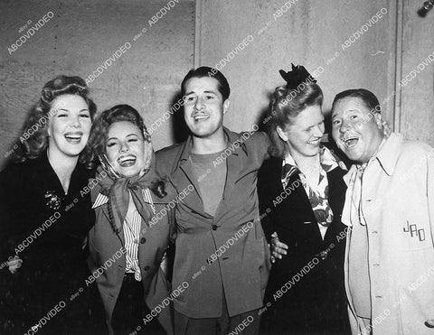 candid Janet Blair, Veda Ann Borg, Don Ameche, Jack Oakie and wife - 11036-034