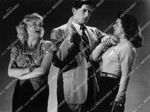 Betty Lawford, Lawrence Tierney, Nan Leslie film noir The Devil Thumbs a Ride - 11038-021