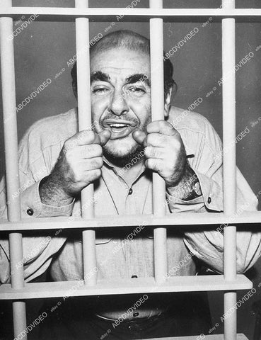 Robert Middleton behind bars TV Thriller - 11040-026