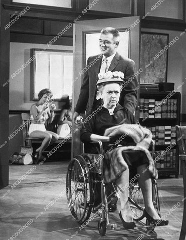unknown actors TV Thriller - 11040-027