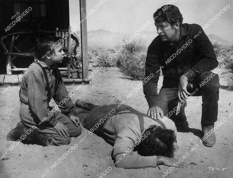 Richard Egan, Billy Chapin film Tension at Table Rock - 11044-019