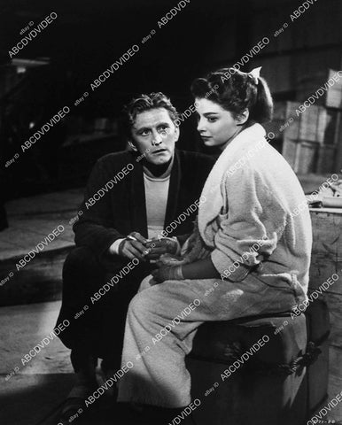 Kirk Douglas, Pier Angeli film The Story of Three Loves - 11044-032