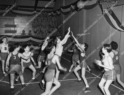 Scotty Beckett and boys basketball team film Blind Alley - 11046-006