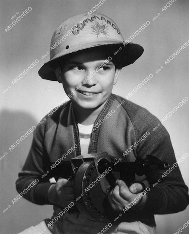 Tommy Cook portrait in commando pith helmet w toy Tommy gun film Good Luck Mr Yates - 11046-009