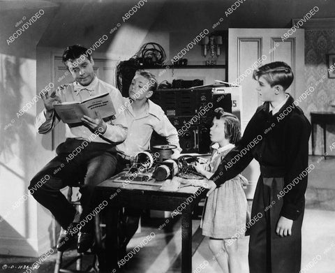 Arthur Lake, Larry Simms, Marjorie Ann Mutchie, Danny Mummert film Blondie in the Dough - 11047-002