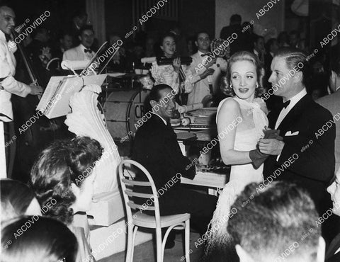 candid Marlene Dietrich & Franchot Tone maybe dancing at some club - 11048-001