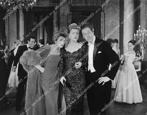 Kay Kendall, Angela Lansbury, Rex Harrison film The Reluctant Debutante - 11048-027